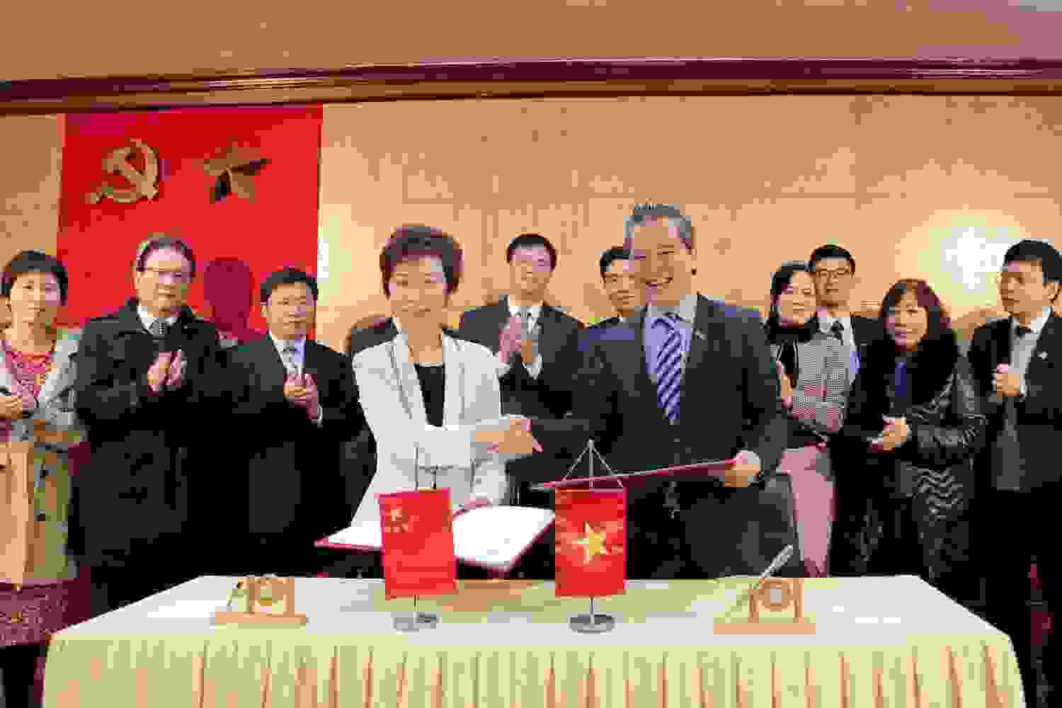Trường ĐHKHXH&NV ký hợp tác với Đại học Phúc Đán (Trung Quốc)