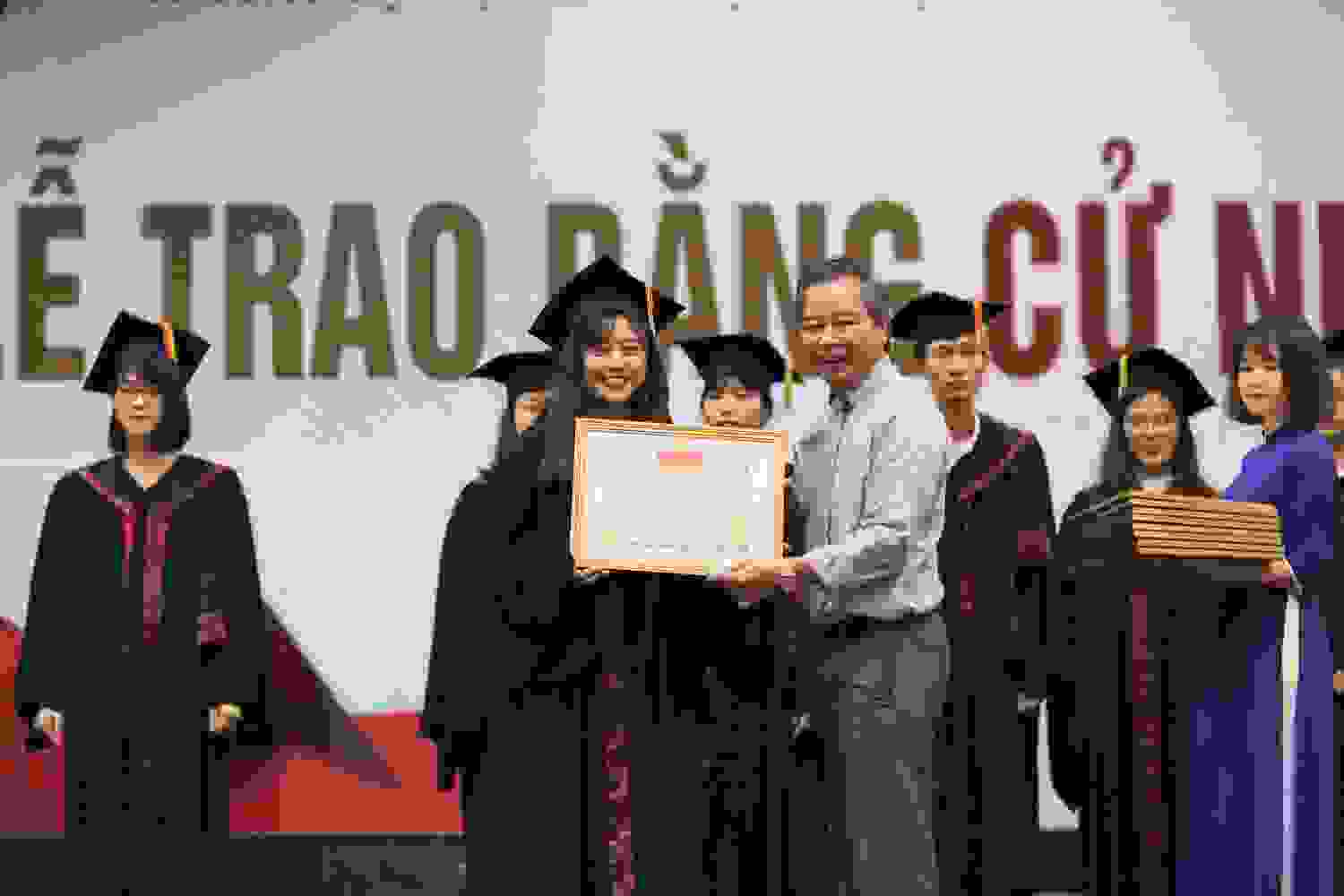 152 sinh viên nhận bằng cử nhân đợt I/2019