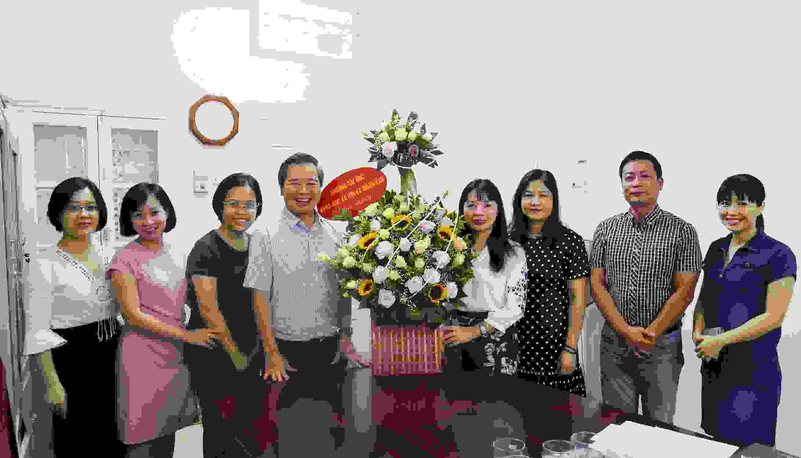 GS.TS Phạm Quang Minh chúc mừng các đơn vị báo chí và truyền thông trong trường