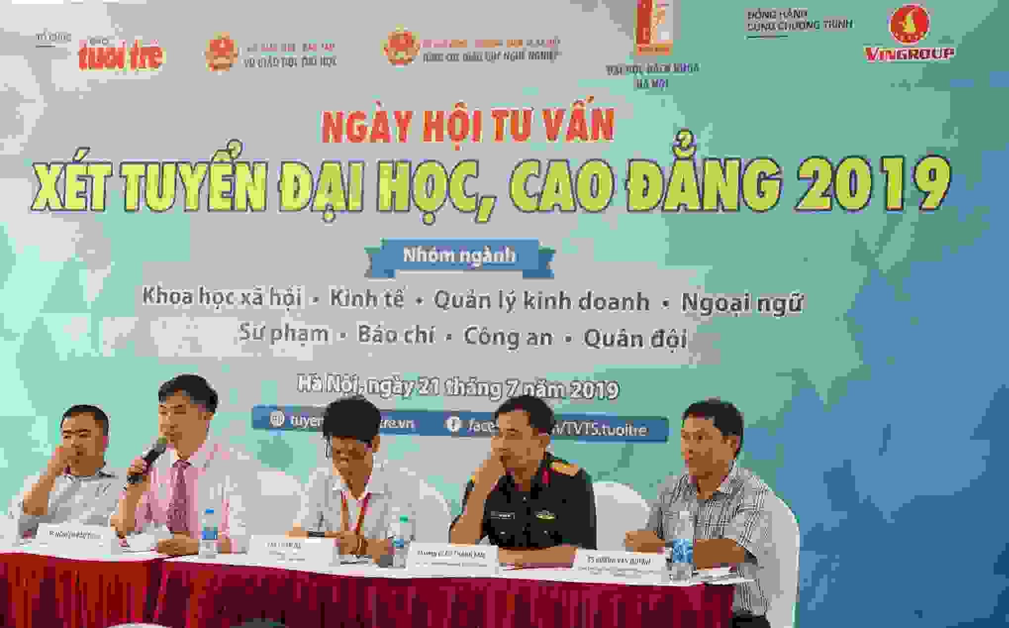 Trường ĐHKHXH&NV, ĐHQGHN tham gia Ngày hội tư vấn xét tuyển ĐH-CĐ 2019