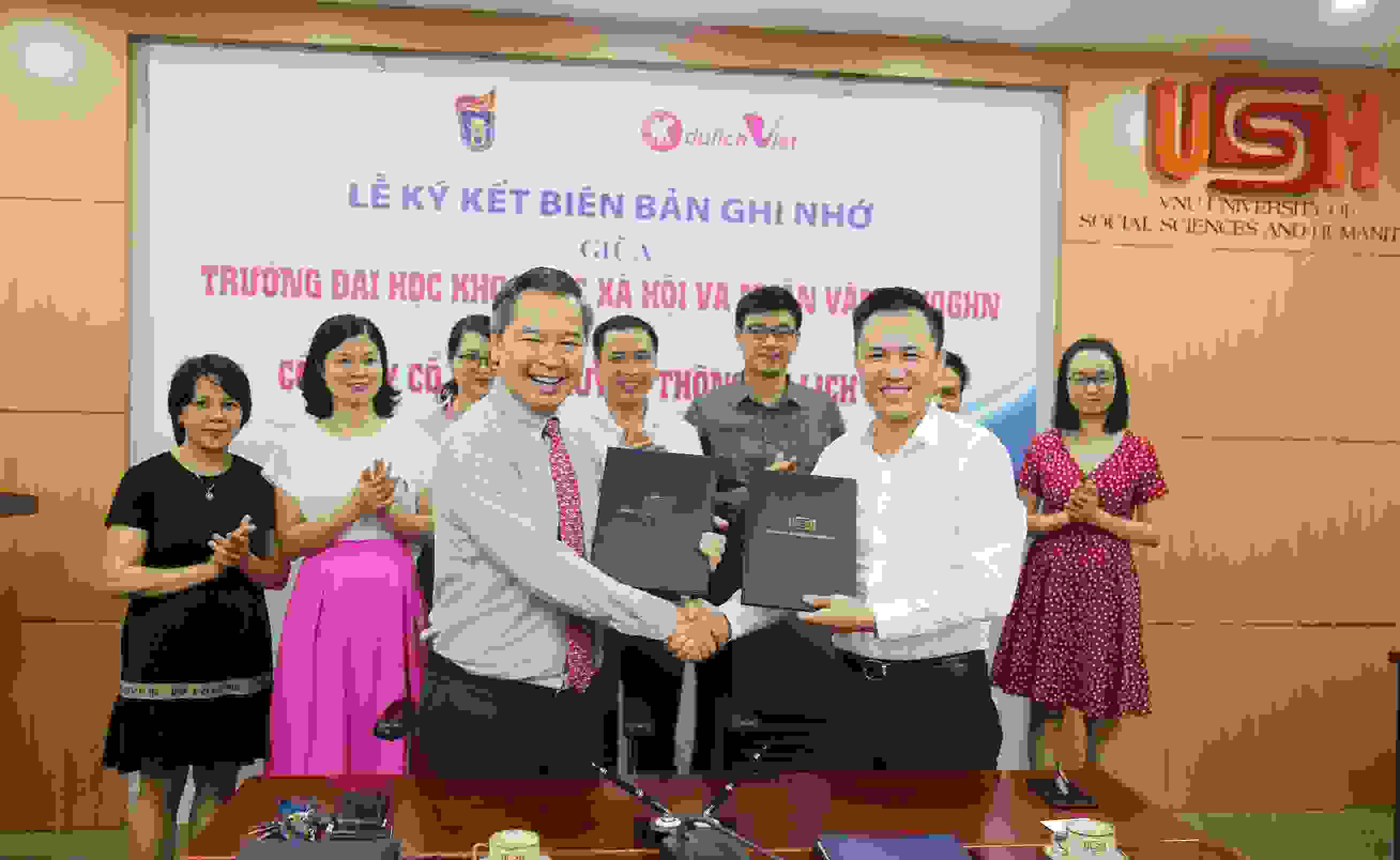 Ký hợp tác chính thức với Công ty Cổ phần Truyền thông Du lịch Việt