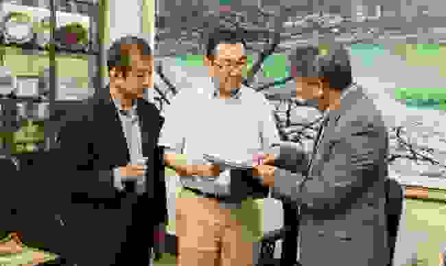 GS Hiệu trưởng Phạm Quang Minh tiếp các GS của ĐH Senshu (Nhật Bản)