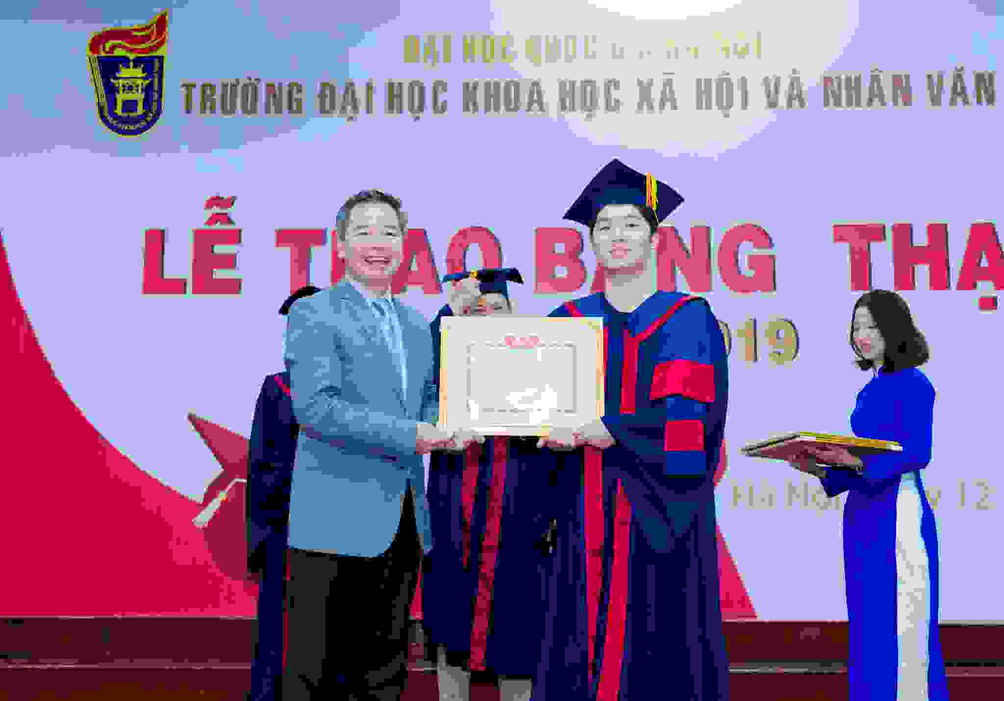 Gần 180 học viên nhận bằng Thạc sỹ