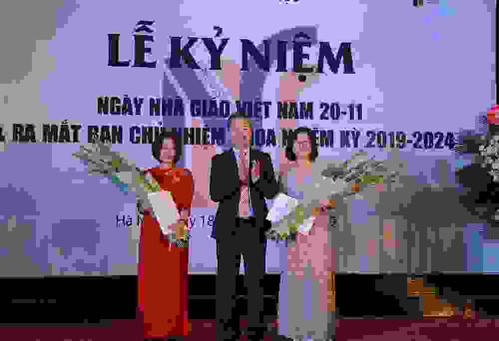 Công bố quyết định bổ nhiệm Ban Chủ nhiệm nhiệm kỳ mới Khoa Ngôn ngữ học