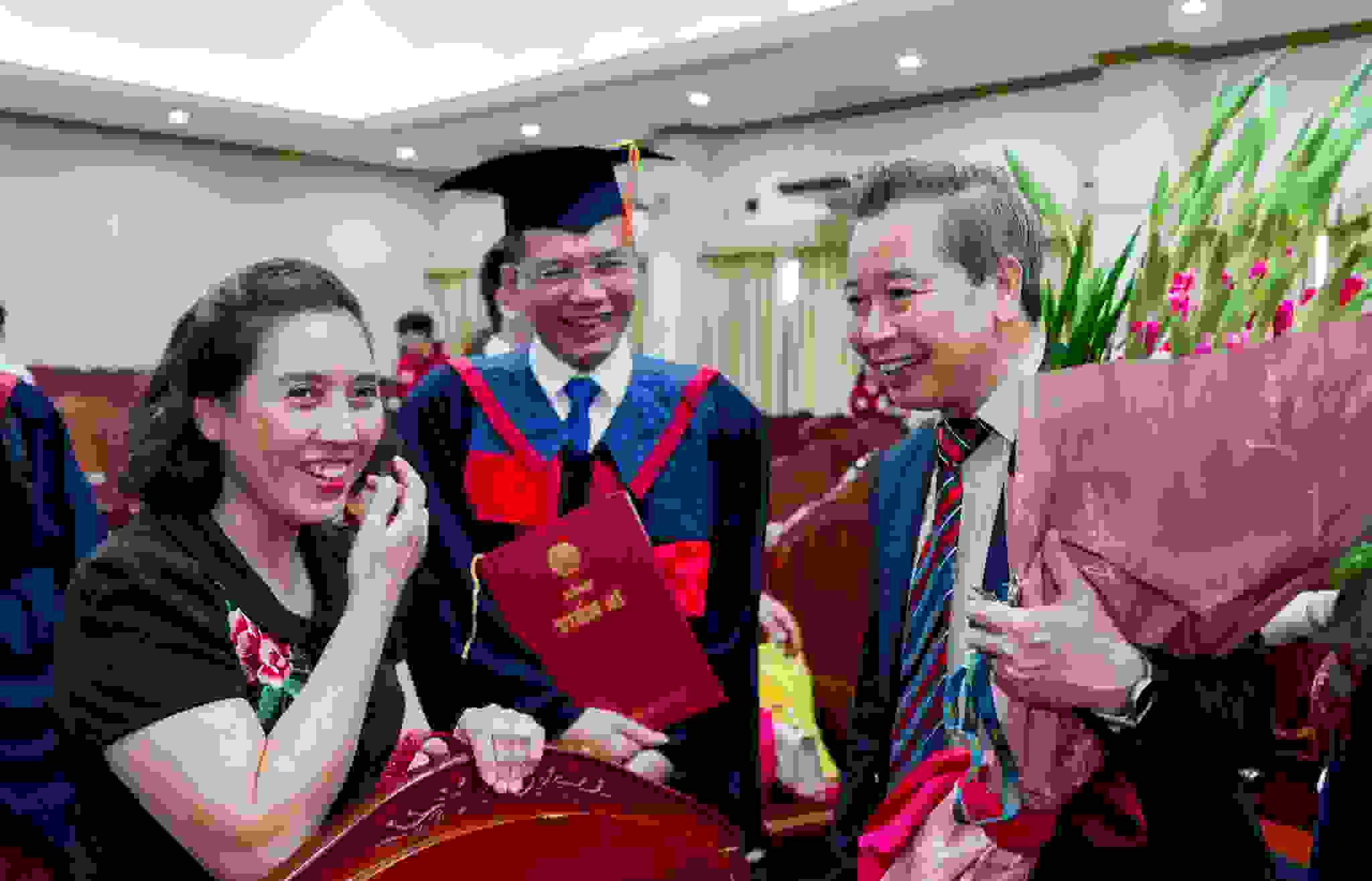 {Link download ảnh trao bằng Tiến sĩ năm 2019}