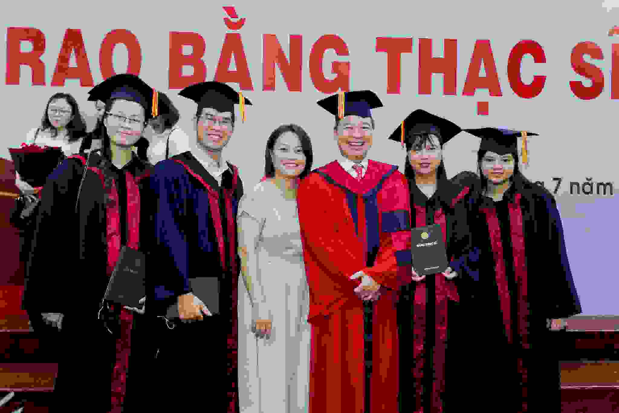 Download ảnh tại Lễ trao bằng Thạc sĩ đợt 1 2020