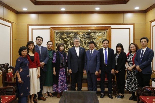 The Iranian Embassy creates a solid academic bridge with VNU-USSH, deepening the Vietnam-Iran cooperative relationship