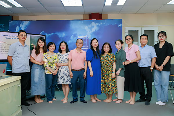 Training to improve the quality of teaching Vietnamese to foreigners