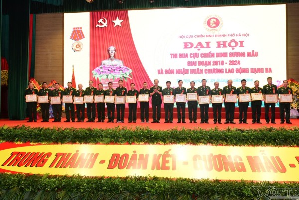 Hội Cựu chiến binh trường Đại học Khoa học Xã hội và Nhân văn được Trung ương Hội CCB Việt Nam tặng bằng khen