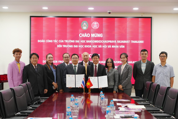 Trường ĐH KHXH&NV và Trường ĐH Bansomdejchaopraya Rajabhat (Thái Lan): Thắt chặt quan hệ hợp tác sau hơn hai thập kỷ gắn bó