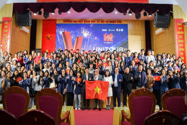 Bùng nổ trong buổi chiếu “Tổ Quốc Trong Tim: The Concert Film” tại Trường đại học Khoa học Xã hội và Nhân văn