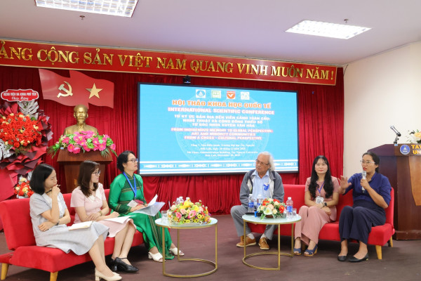 Đoàn giảng viên Khoa Văn học tham dự hội thảo khoa học quốc tế về nghệ thuật và cộng đồng thiểu số
