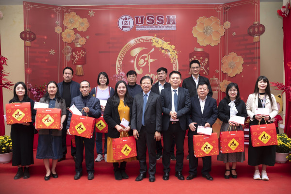 Hội chợ Xuân USSH: Ấm tình Nhân văn