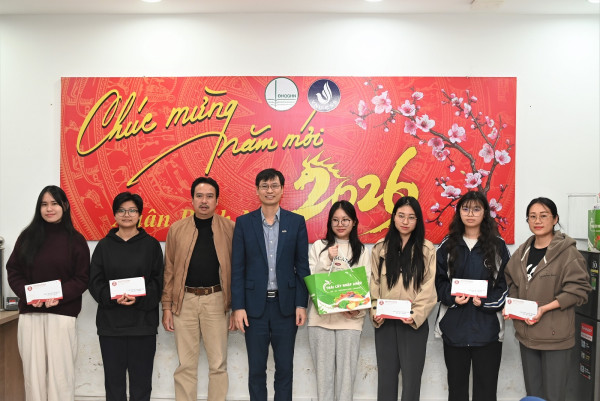 Chương trình Chúc Tết, tặng quà sinh viên nội trú: Trường Đại học Khoa học Xã hội và Nhân văn đồng hành chăm lo đời sống sinh viên