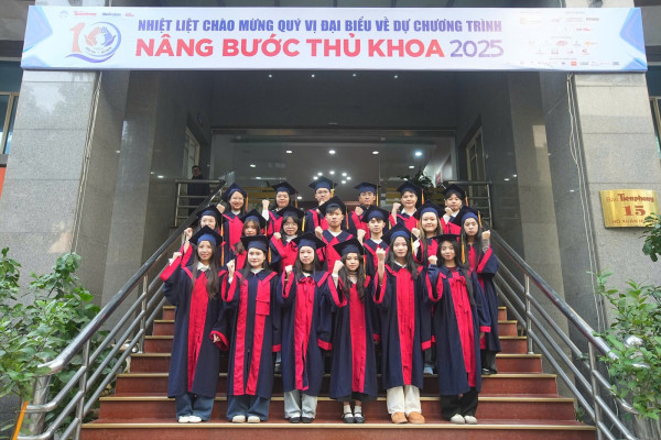 Chúc mừng 02 sinh viên VNU-USSH được trao học bổng “Nâng bước thủ khoa” của báo Tiền Phong