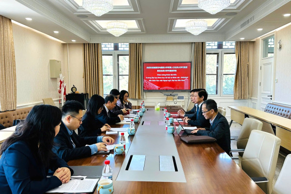 Trường ĐH KHXH&NV nâng tầm quan hệ hợp tác truyền thống với Đại học Bắc Kinh