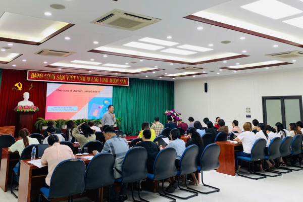 Bồi dưỡng nghiệp vụ văn thư, lưu trữ điện tử cho cán bộ Tổng Công ty Vận tải Hà Nội