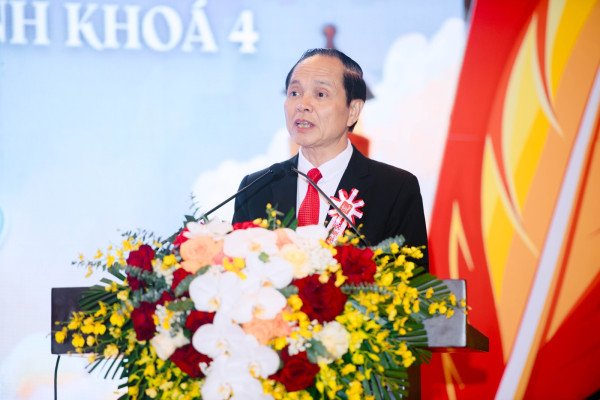 Lời dặn dò xúc động của Hiệu trưởng Trường Chuyên Nhân văn trong đêm tri ân "Chạm 18"