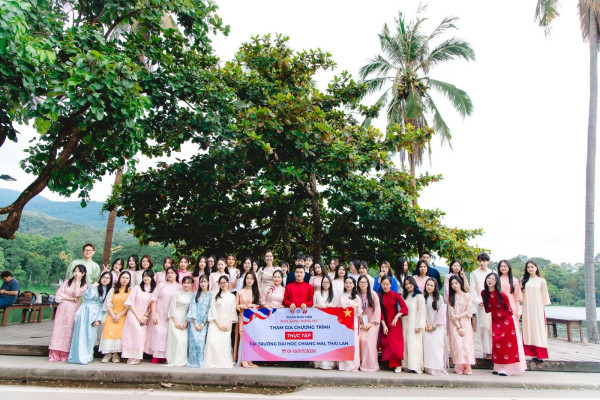 Sinh viên K68 Khoa Đông phương học khám phá và giao lưu văn hóa tại đại học Chiang Mai, Thái Lan