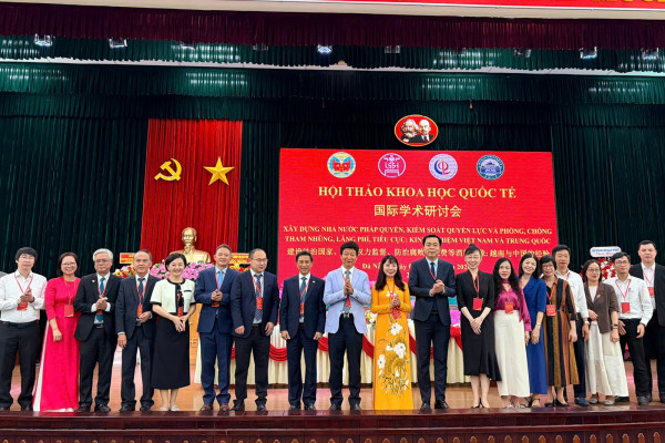 Khai mạc Hội thảo khoa học quốc tế về xây dựng Nhà nước pháp quyền và kiểm soát quyền lực Việt Nam-Trung Quốc