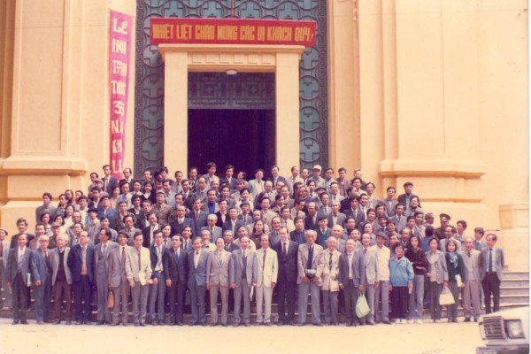 Khoa Lịch sử và Văn hóa và trường phái Sử học Tổng hợp