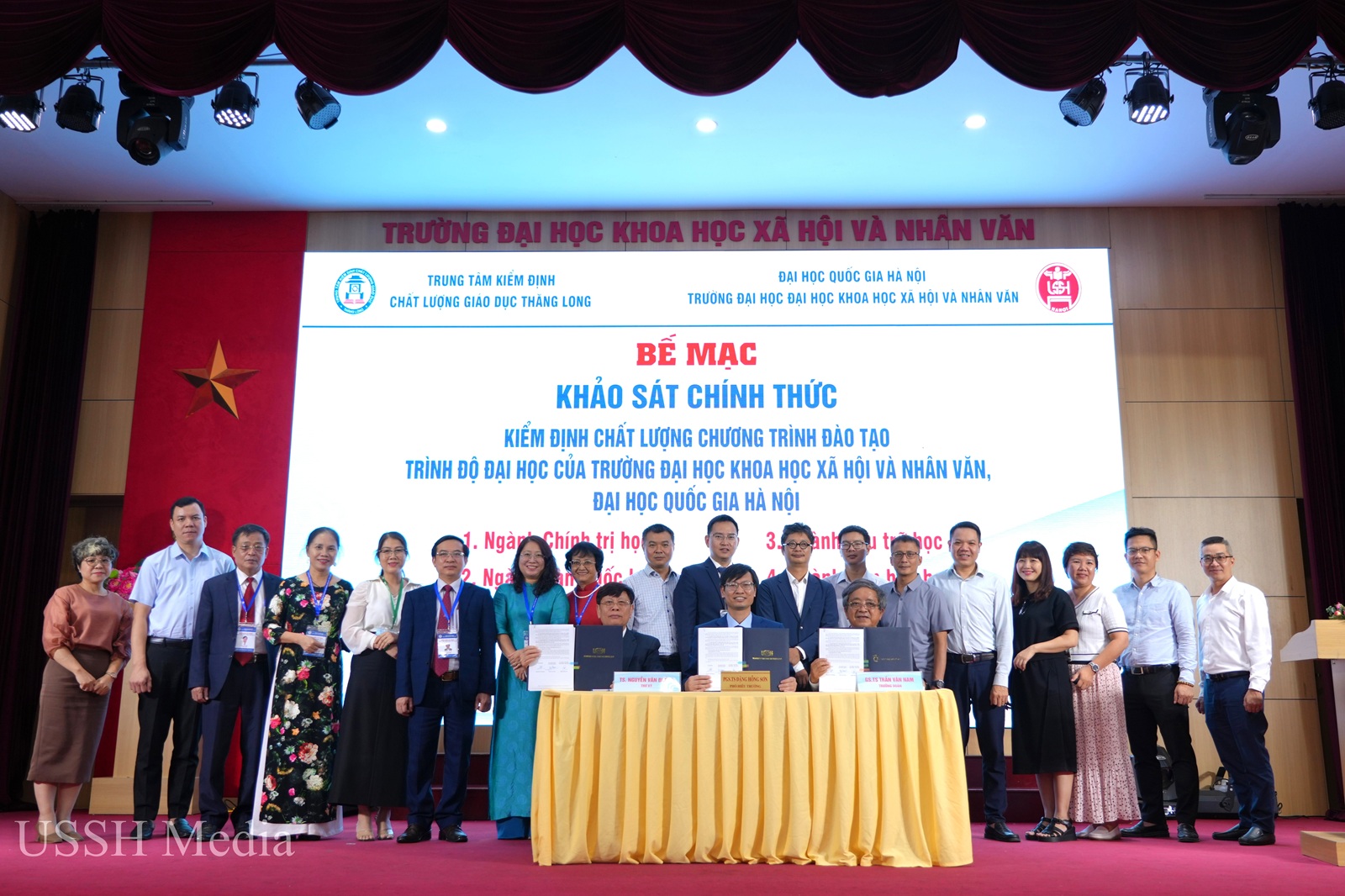 Bế mạc đợt khảo sát chính thức đánh giá ngoài 04 CTĐT trình độ đại học của Trường ĐH KHXH&NV