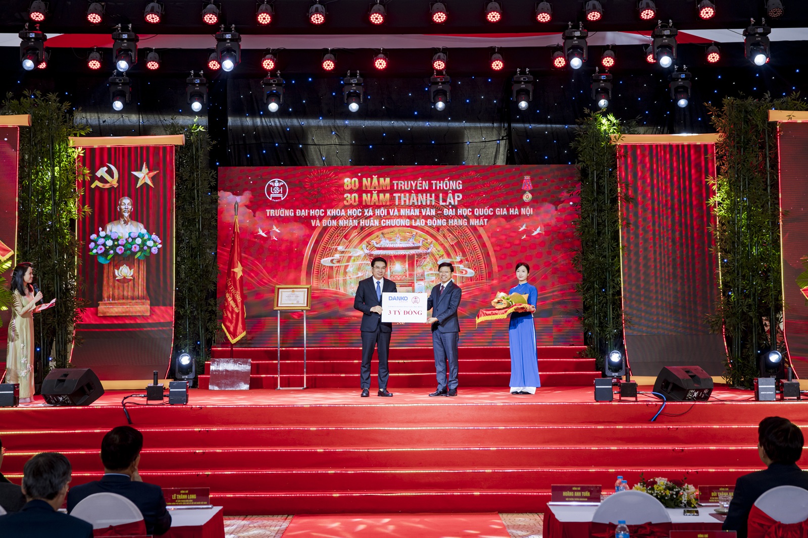 Danko Group dành tặng quỹ học bổng 3 tỷ đồng cho sinh viên Trường Đại học Khoa học Xã hội và Nhân văn