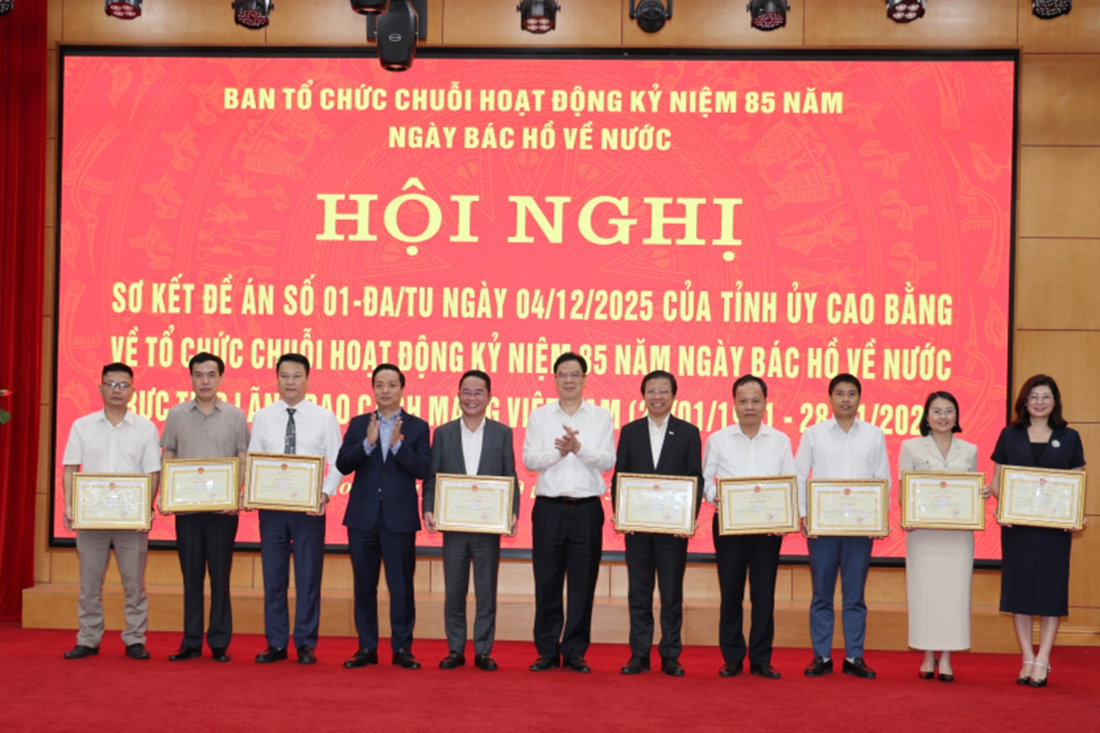Trường Đại học Khoa học Xã hội và Nhân văn vinh dự nhận Bằng khen của UBND tỉnh Cao Bằng